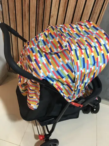 Vendo carrinho de bebê da marca Voyager em ótimo estado completo