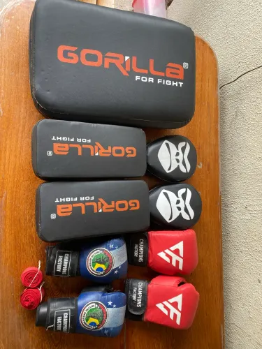 Kit Completo de Muay Thai - Gorilla e Champion Factory (Ótimo Estado!)