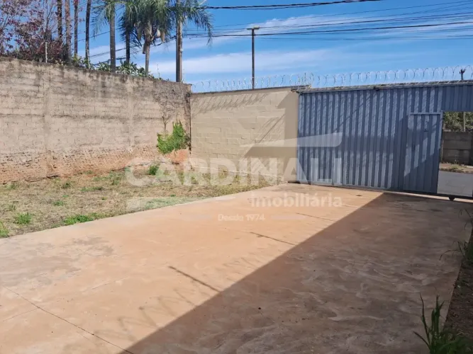 Barracão com ótima localização, no Distrito Industrial, com pé direito alto.