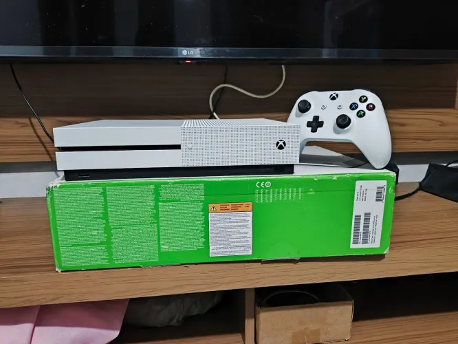 Xbox One S 1TB Branco C/ Caixa + Controle Original - 3 Meses de Garantia 