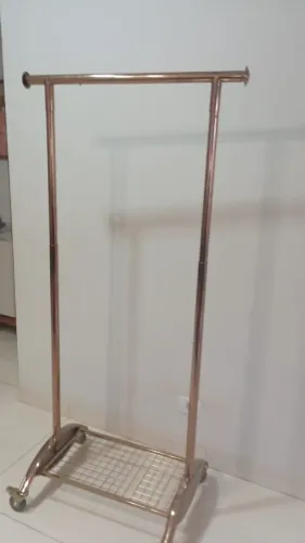 Arara de roupa para loja com rodas
