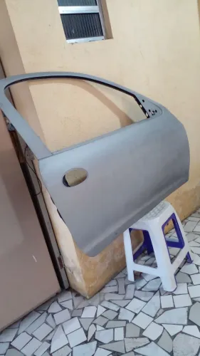 Vendo uma porta do celta dianteira lado direito ano 2008a2010 