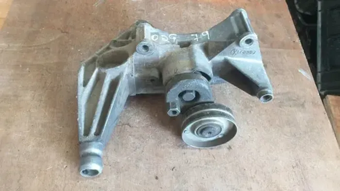 Suporte Do Alternador Gol 1.0 8v 036903143j (02g79)