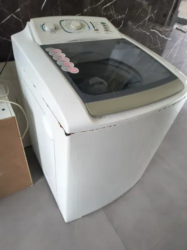 Máquina eletrolux 15 kilos com defeito