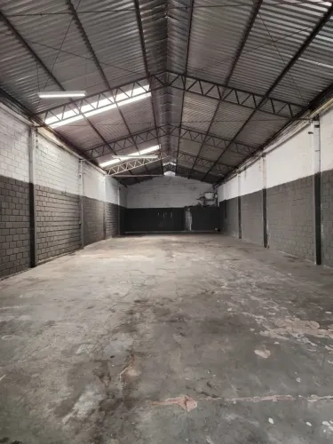 Galpao Comercial para aluguel com 350 metros quadrados em Jardim Planalto - Goiânia - GO