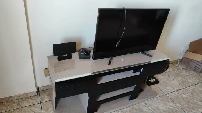Vendo rack para TV 