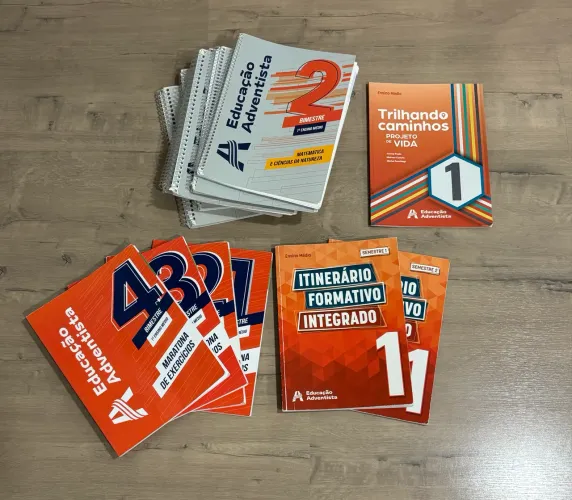 Livros 1 ano ensino médio adventista usados e boas condições completo