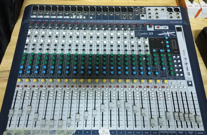 Mesa de som novinha