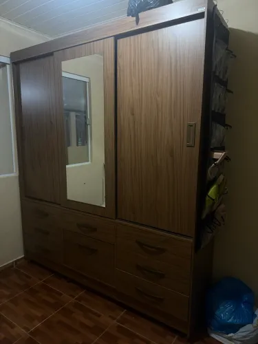 Vende-se esse guarda roupa 