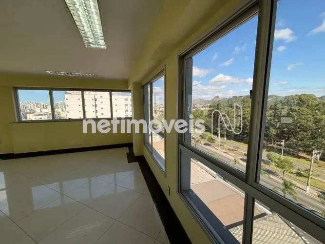 Oportunidade de Investimento Conjunto Comercial à Venda