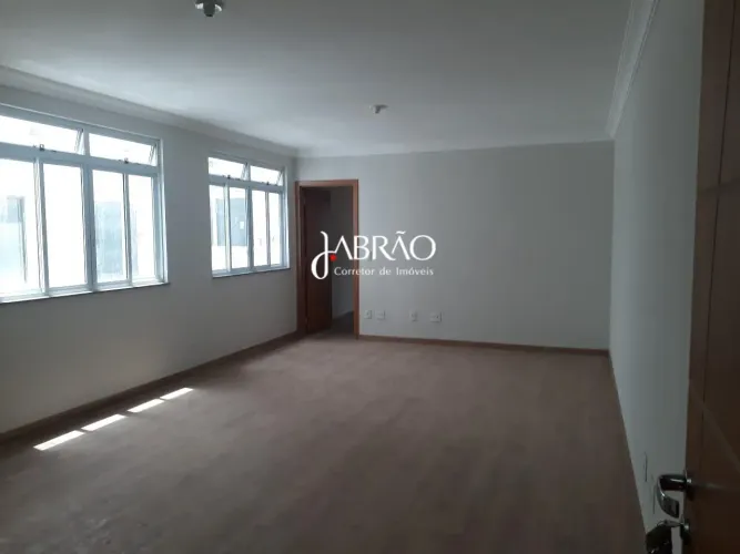 Apartamento três quartos Centro de Barbacena, MG