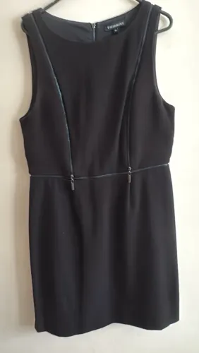 Vestido preto curto