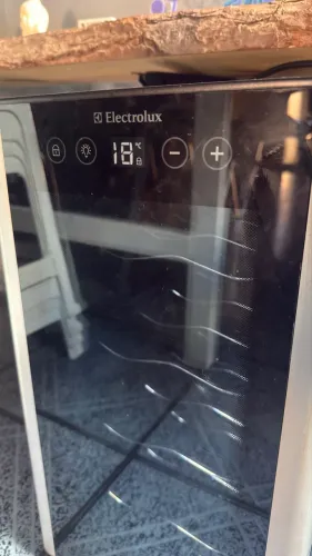 Adega 8 garrafas Electrolux
