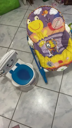 Cadeirinha de crianca e Troninho