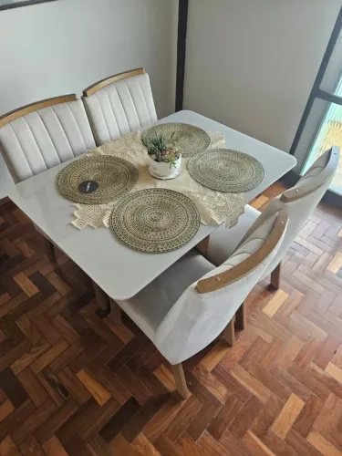 Mesa de jantar + 4 Cadeiras estofadas