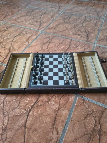 Jogo de Xadrez Magnético Portátil Vintage (Anos 70/80) - Completo