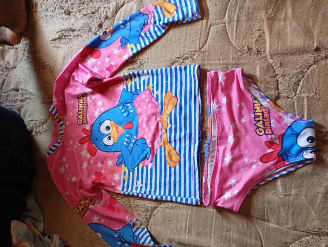 Vendo lote de roupa de 5 anos 