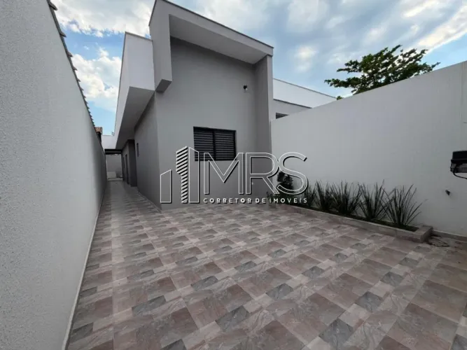 Espaçosa Casa Geminada 2 Quartos no JD Silveira, Mongaguá - R$470mil