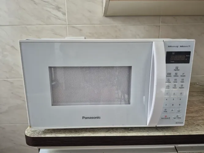 Microondas Philco - 20 litros - 127v. Cor branca