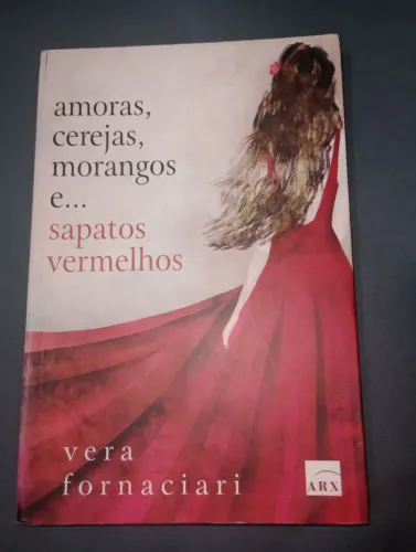 Amoras, cerejas, morangos e sapatos vermelhos