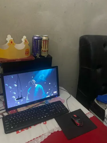 iPhone 11 Pro Max e pc gamer pra jogo em moto