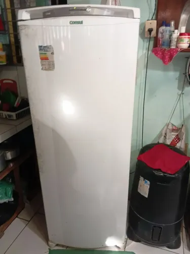 Vendo uma geladeira