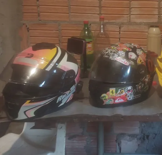 2 capacetes por 400$