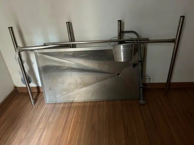 Mesa Veterinária para atendimento em Aço inoxidável