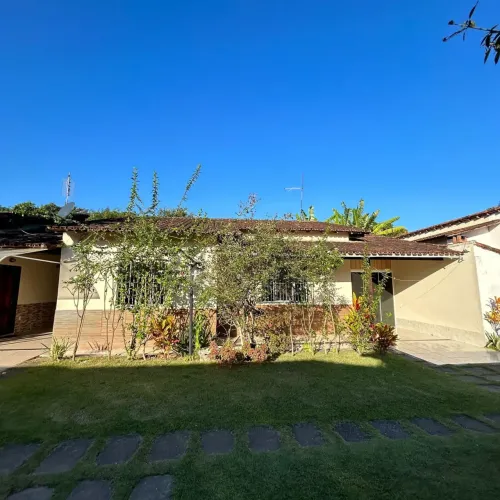 Casa linear com maravilhosa área de lazer em condomínio no bairro Extensão do Bosque, Rio
