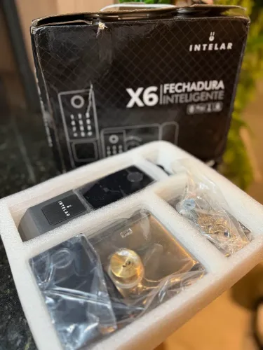 *Fechadura de porta com impressão digital* Intelar