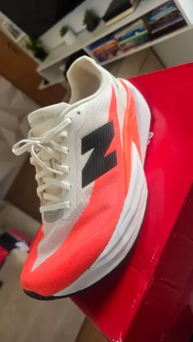 Vendo Tênis New Balance Rebel v5