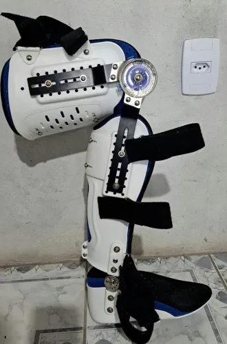 ÓRTESE ARTICULADA PARA MEMBRO INFERIOR DIREITO - SEMINOVA