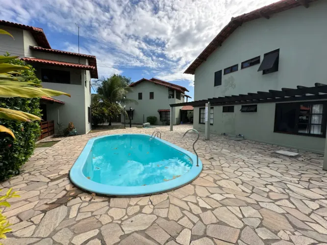Barra de São Miguel/ Casa de condomínio a 50 metros da praia para venda possui 130m2 com