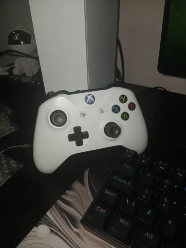 Controle branco de xbox one (Veja o anúncio)