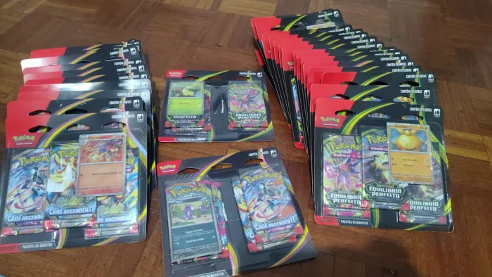 Lote de cartas Pokémon lacradas 