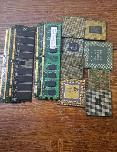 Compra de placas sucatas eletrônicas , memórias, placa mãe de computadores, memórias no kg