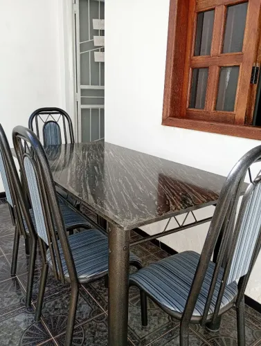 Mesa de Granito c/ 6 cadeiras