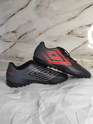 Chuteira Umbro Society Preta e Vermelha Original