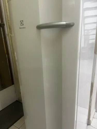 Freezer vertical Eletrolux