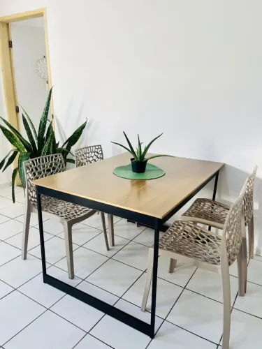Mesa MDF e 4 cadeiras