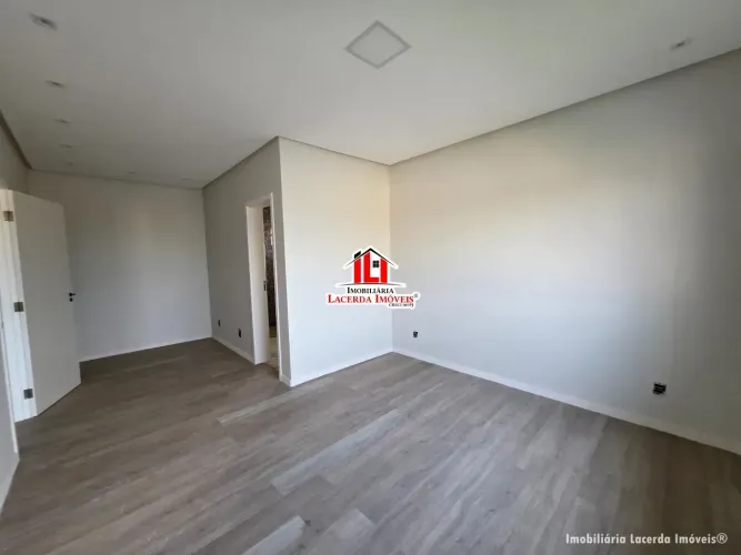 Casa Duplex no Reserva do Parque com 3 Suítes sendo 1 com Closet e hidro/ 4 vagas