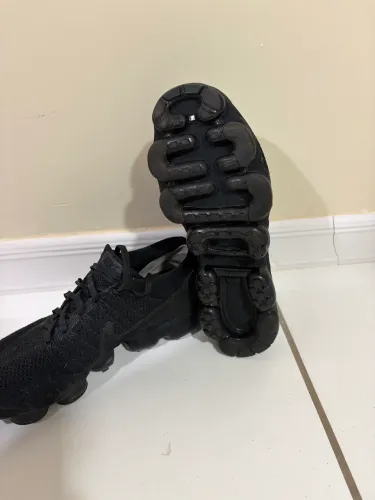 Tênis da Nike Air VaporMax Flyknit na cor "Triple Black"