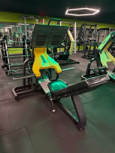 Leg press articulado estilo technogym