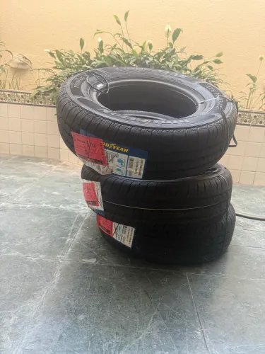 Vendo 4 pneus novos aro 13