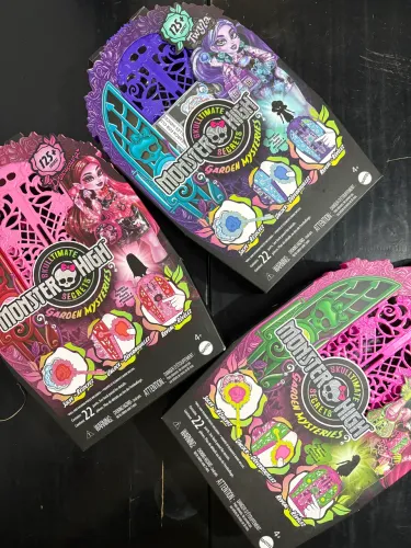 Caixas armários caixões bonecas Monster High Garden Mysteries