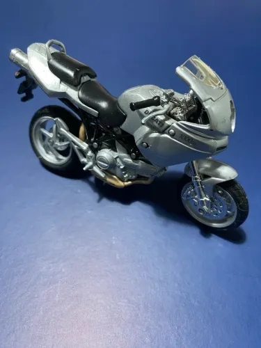Vendo miniatura de moto