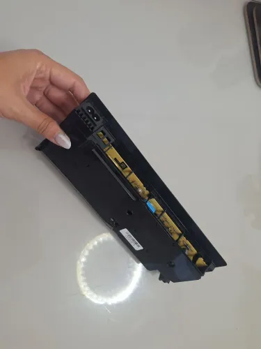 Fonte PS4 Com Defeito (Parou após falta de energia) - Para Conserto ou Sucata