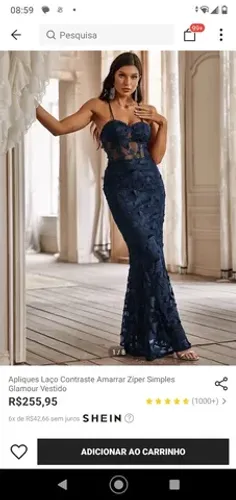 Vestido longo azul marinho com borboletas sobressalentes