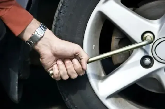 Chave de Roda em L com Espátula 17mm_Aceito Cartão