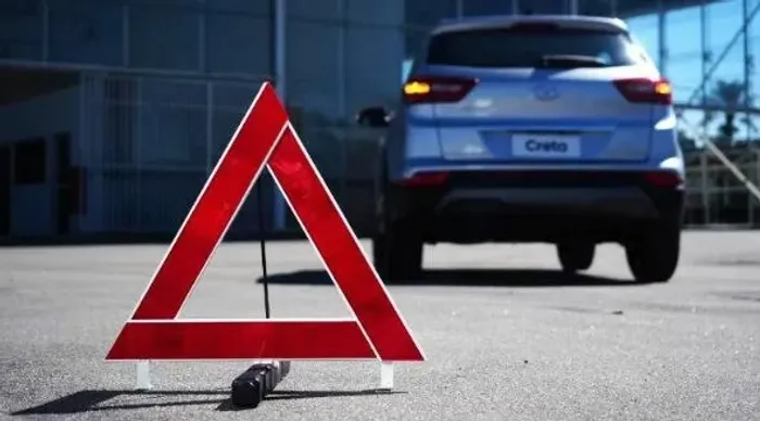 Triângulo de Sinalização de Emergência Veicular Base Pesada_Aceito Cartão
